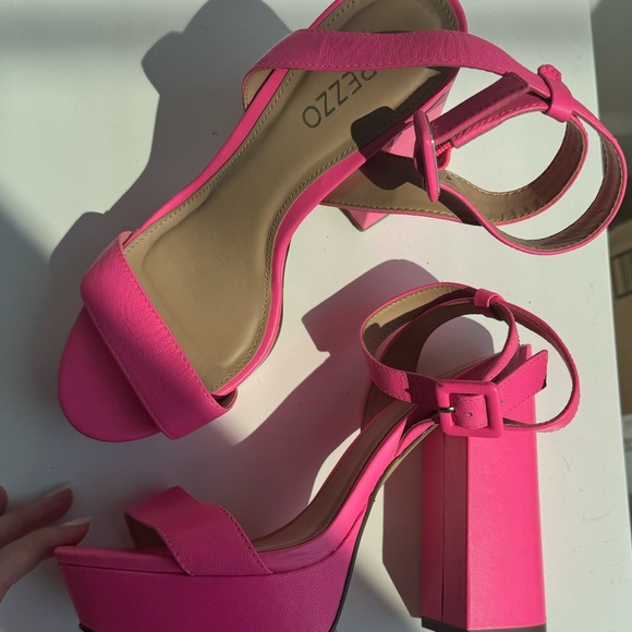 AREZZO BRAND NEW NEON PINK PLATFORM 💕 - Picture 8 of 11